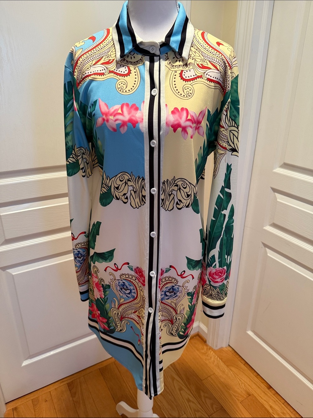 Zara  Vibrant Multicolor Floral Print Long Sleeve Button-Front Tunic
